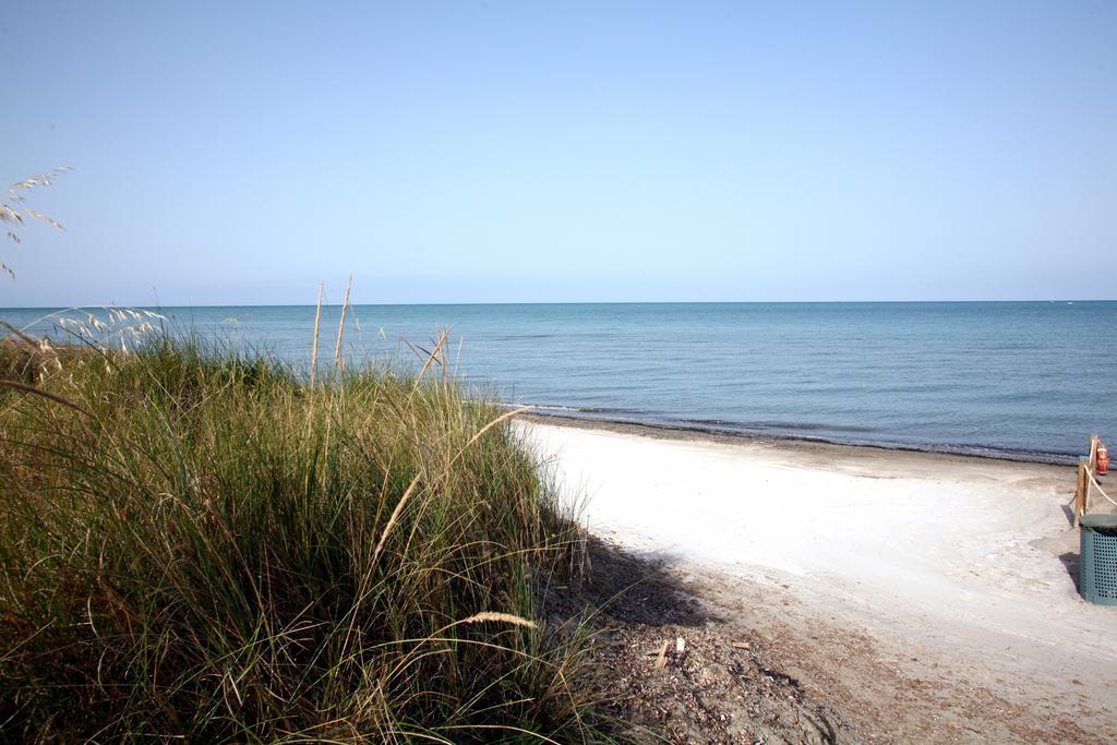 Camping Village Baia del Marinaio Vada Esterno foto