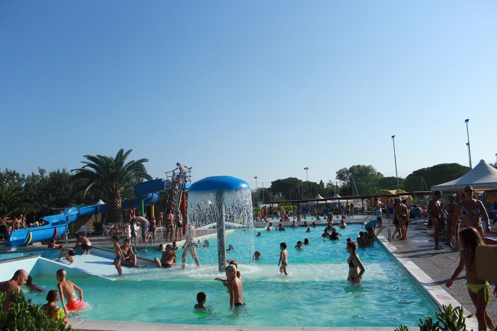 Camping Village Baia del Marinaio Vada Esterno foto